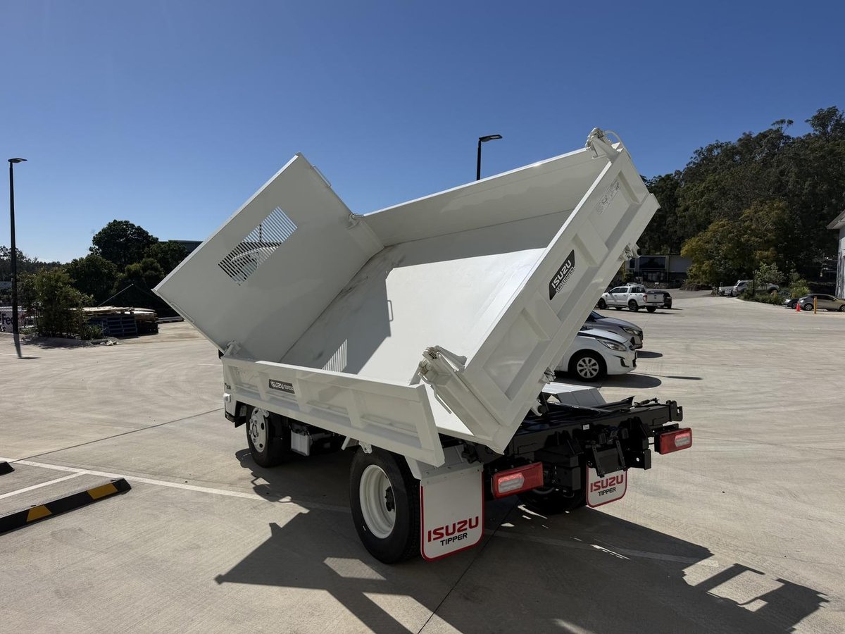 2026 Isuzu N Series NMR 65/45-150 DT D25 Tri-Tipper image 18