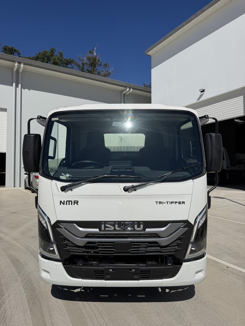 2026 Isuzu N Series NMR 65/45-150 DT D25 Tri-Tipper image 8