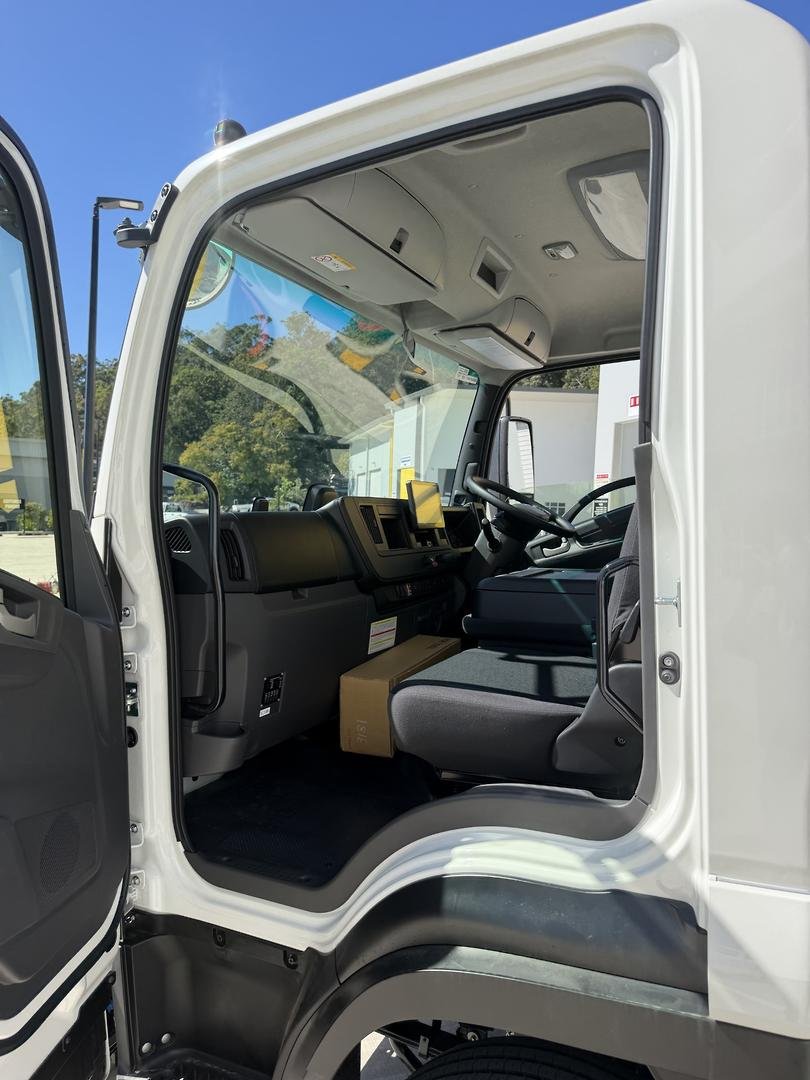 2026 Isuzu F Series FRR 110-240 MT D41 image 17