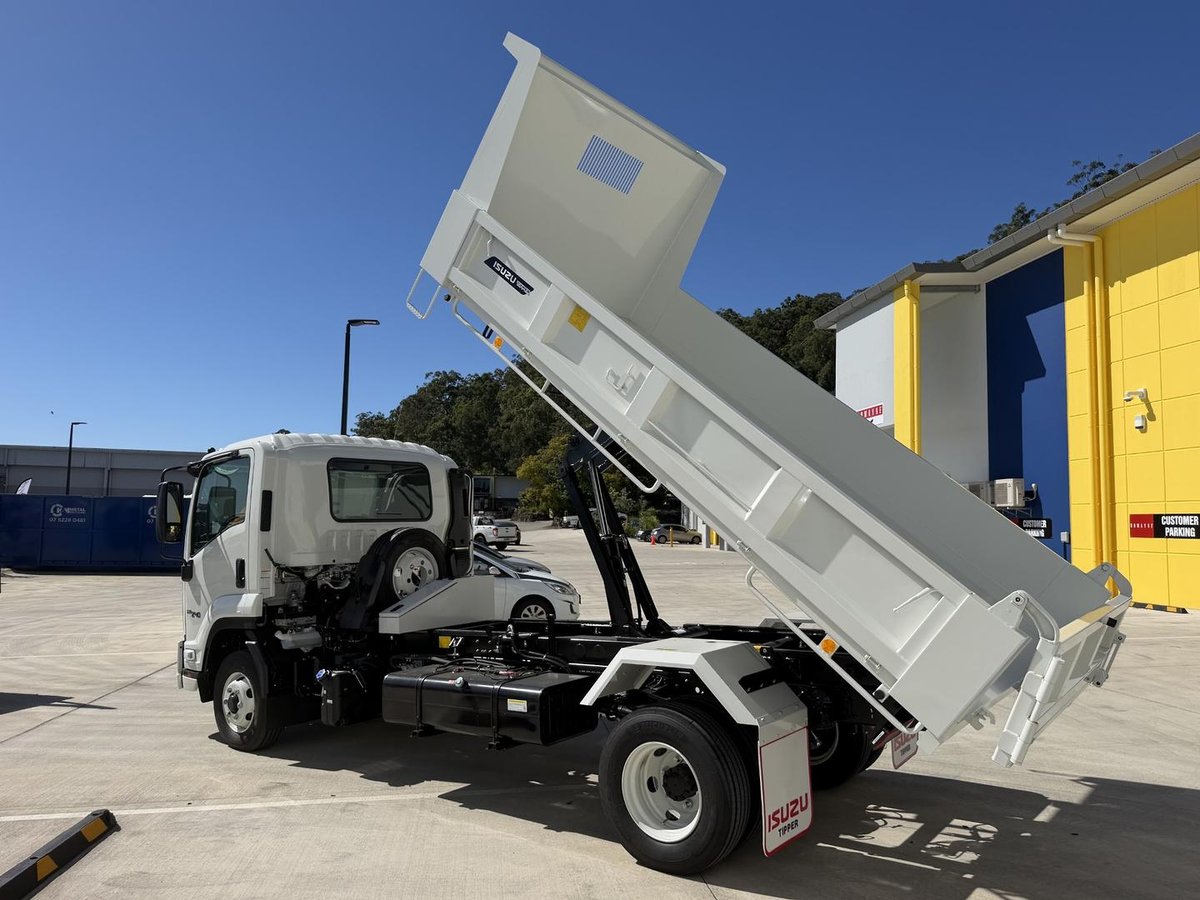 2026 Isuzu F Series FRR 110-240 MT D41 image 11
