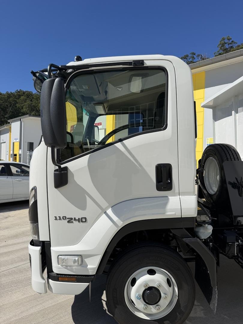 2026 Isuzu F Series FRR 110-240 MT D41 image 5