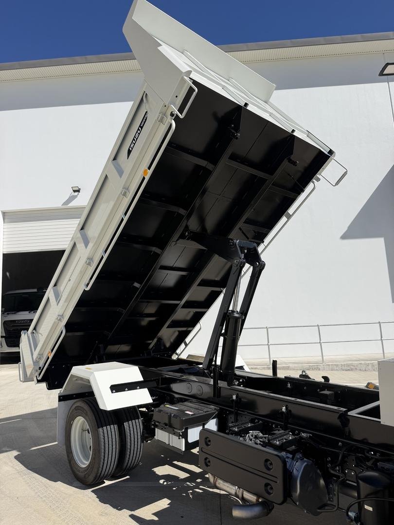 2026 Isuzu F Series FRR 110-240 MT D41 image 14