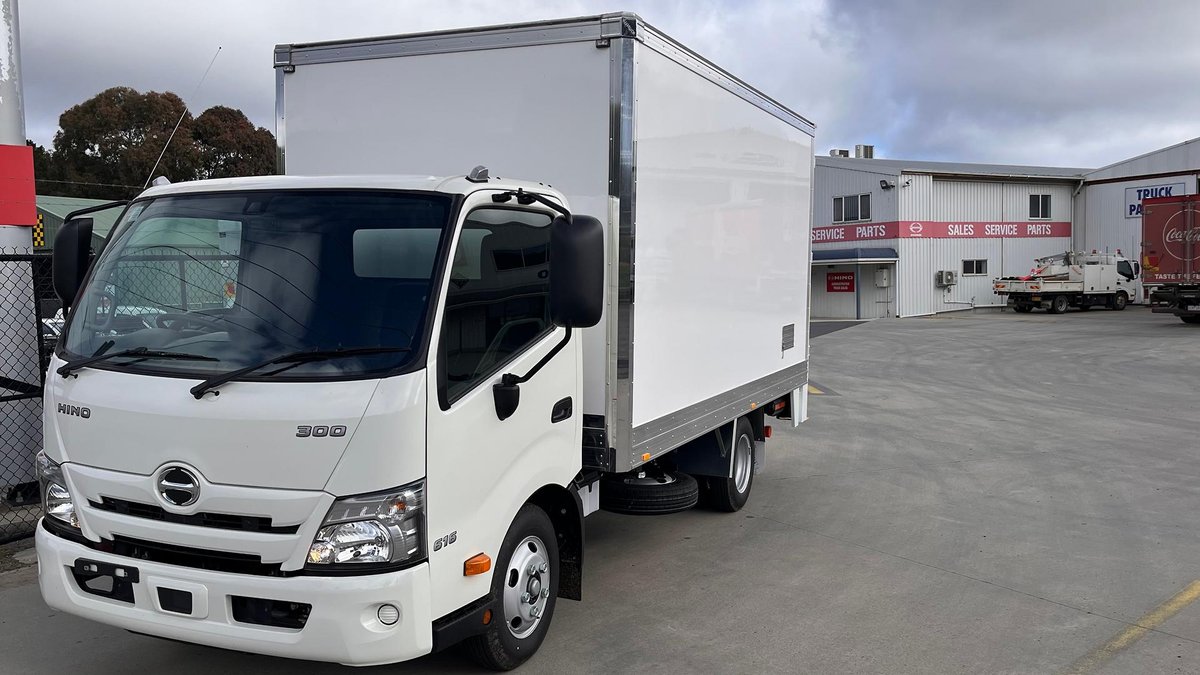 2025 Hino 300 Series 616 image 3