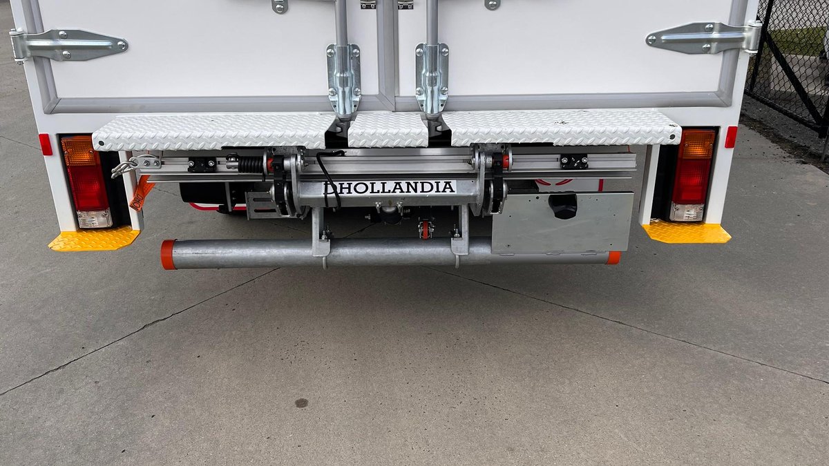 2025 Hino 300 Series 616 image 2