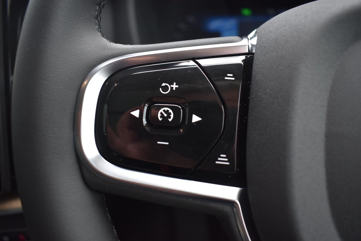 2026 Volvo XC60 Ultra B5 Dark MY26 AWD image 13