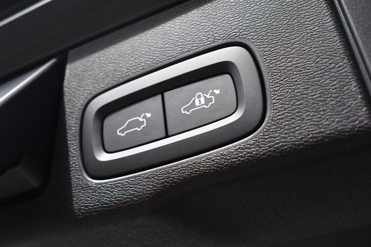 2026 Volvo XC60 Ultra B5 Dark MY26 AWD image 17