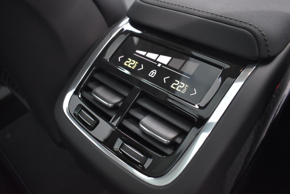 2026 Volvo XC60 Ultra B5 Dark MY26 AWD image 15