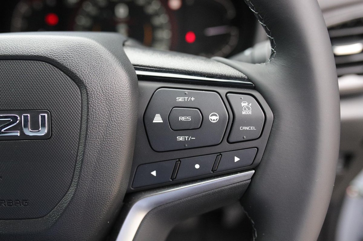 2025 Isuzu MU-X X-TERRAIN MY25.5 4X4 Dual Range image 16