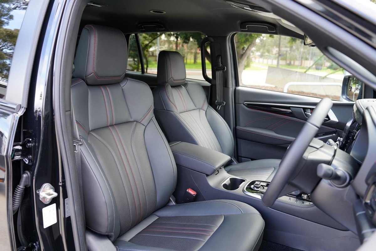2025 Isuzu MU-X X-TERRAIN MY25.5 4X4 Dual Range image 14
