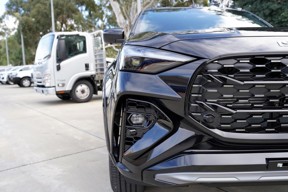 2025 Isuzu MU-X X-TERRAIN MY25.5 4X4 Dual Range image 9