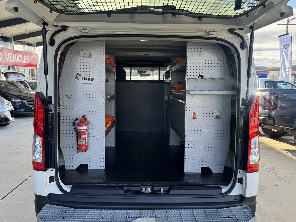 2022 Toyota Hiace LWB GDH300R image 7