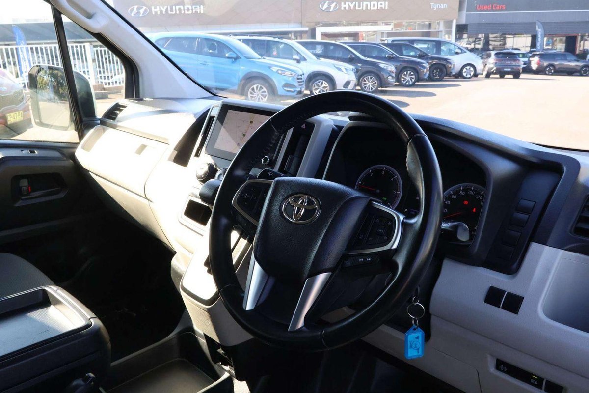 2024 Toyota Hiace GDH300R image 10