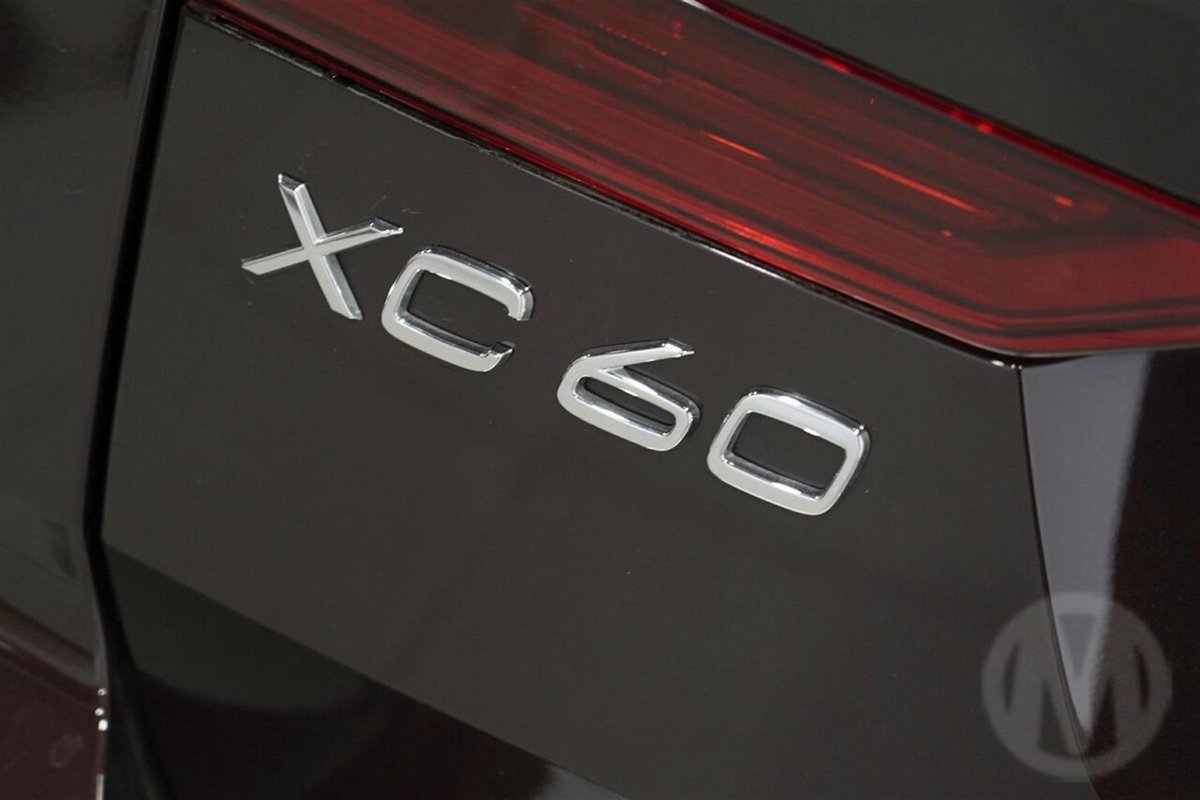 2025 Volvo XC60 Ultra B5 Dark MY26 AWD image 16