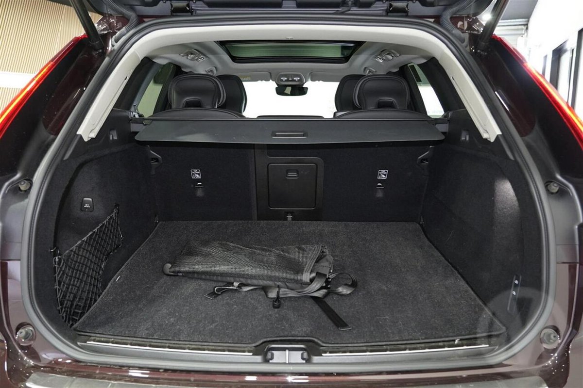 2025 Volvo XC60 Ultra B5 Dark MY26 AWD image 15