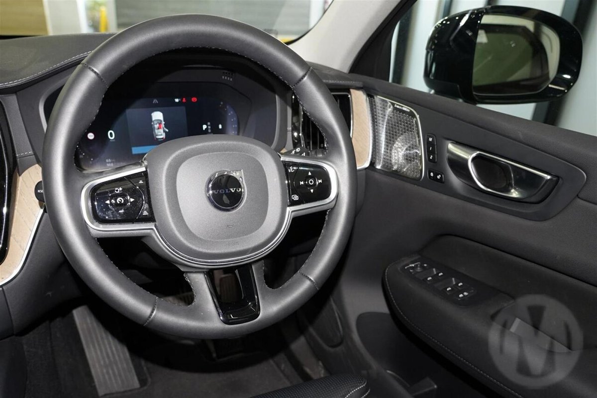 2025 Volvo XC60 Ultra B5 Dark MY26 AWD image 21
