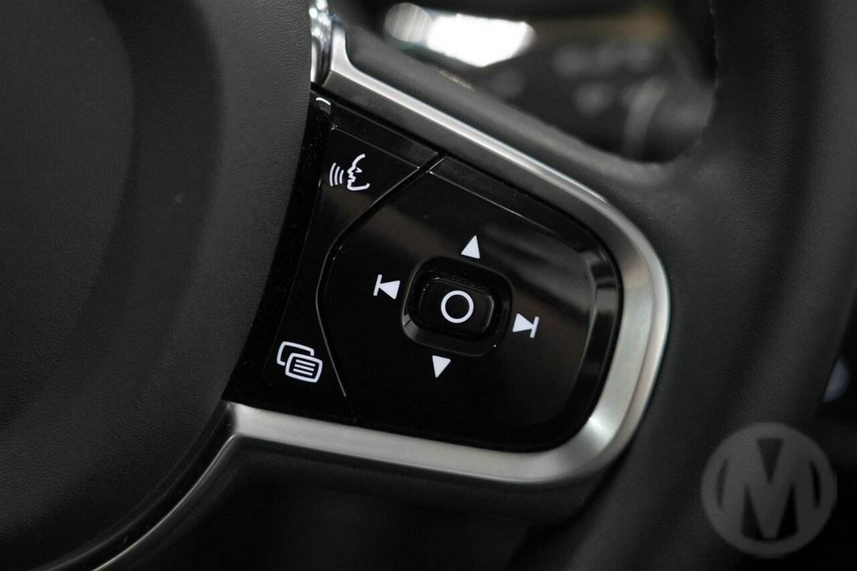 2025 Volvo XC60 Ultra B5 Dark MY26 AWD image 11