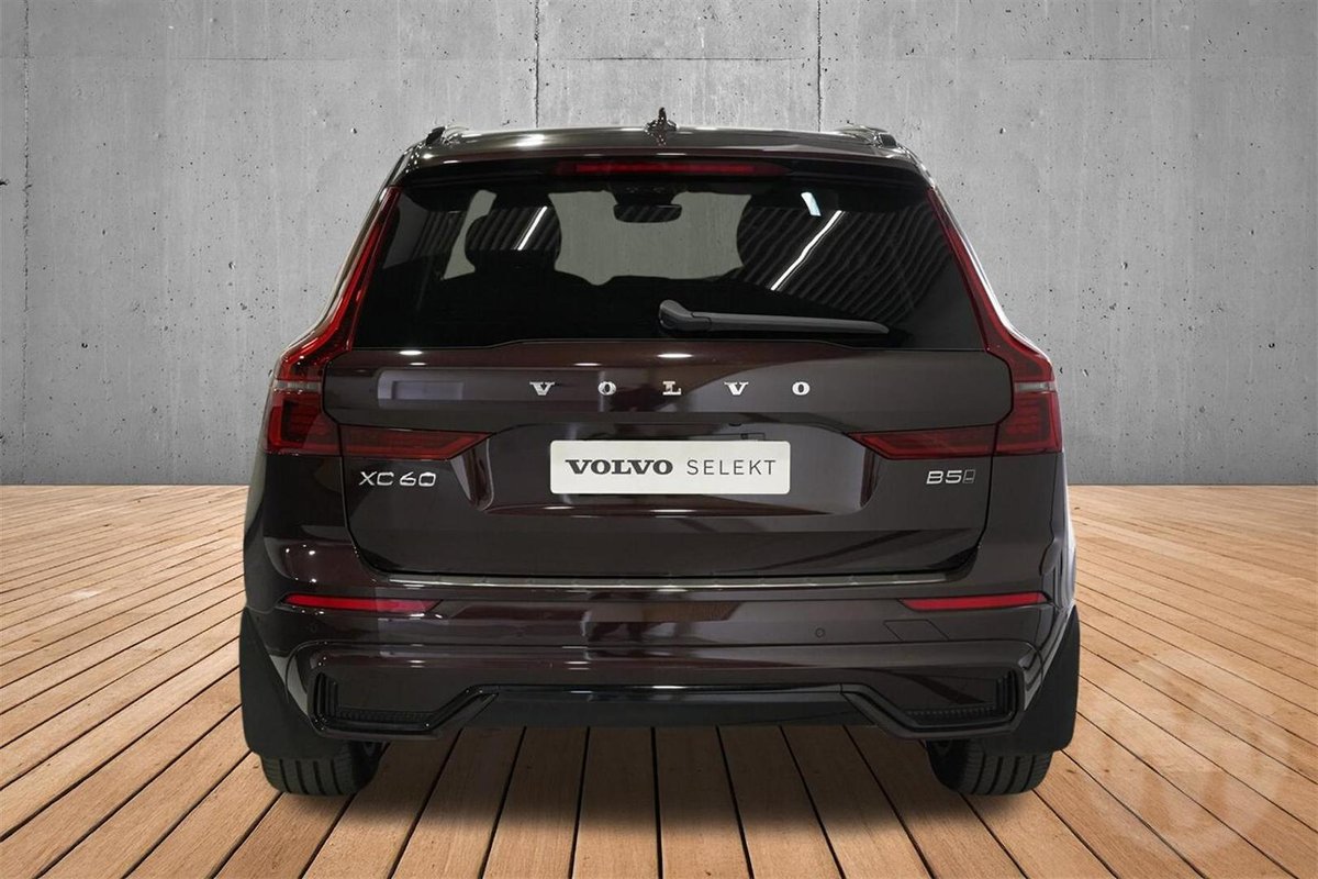2025 Volvo XC60 Ultra B5 Dark MY26 AWD image 14