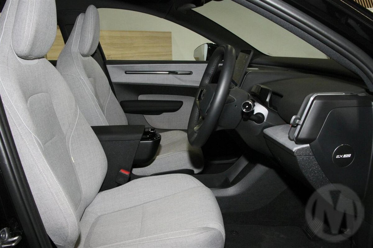2024 Volvo EX30 Single Motor Extended Range Ultra MY24 image 10
