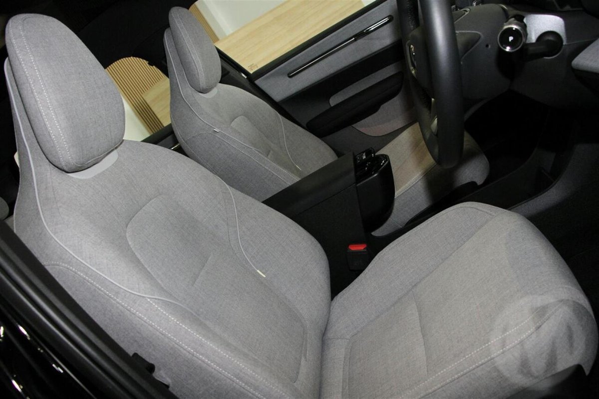 2024 Volvo EX30 Single Motor Extended Range Ultra MY24 image 11