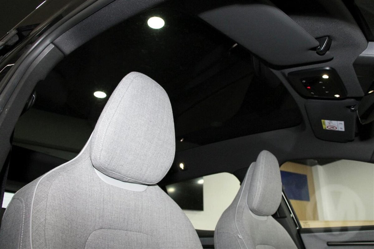 2024 Volvo EX30 Single Motor Extended Range Ultra MY24 image 13