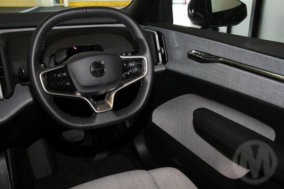 2024 Volvo EX30 Single Motor Extended Range Ultra MY24 image 8