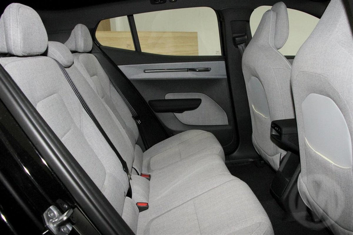 2024 Volvo EX30 Single Motor Extended Range Ultra MY24 image 9