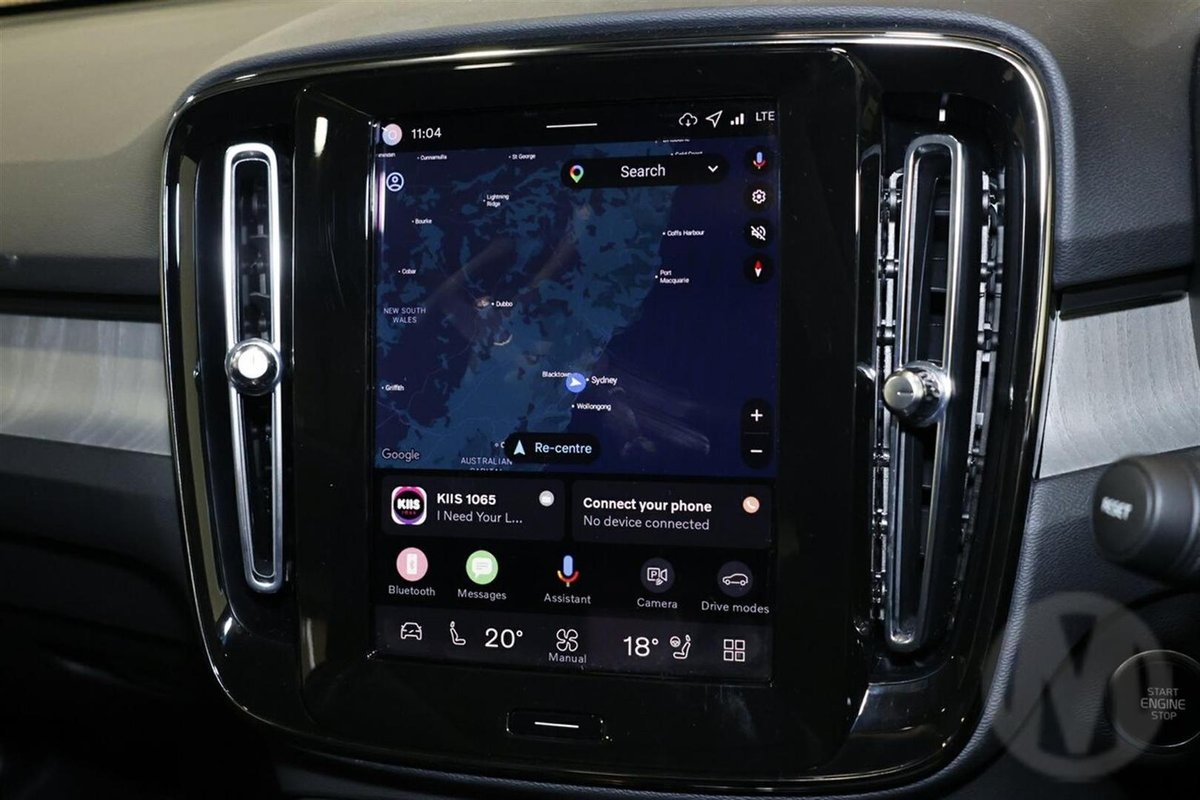 2025 Volvo XC40 Ultra B4 Dark MY26 AWD image 13