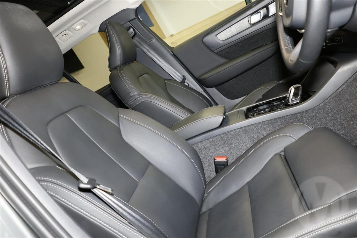 2025 Volvo XC40 Ultra B4 Dark MY26 AWD image 10