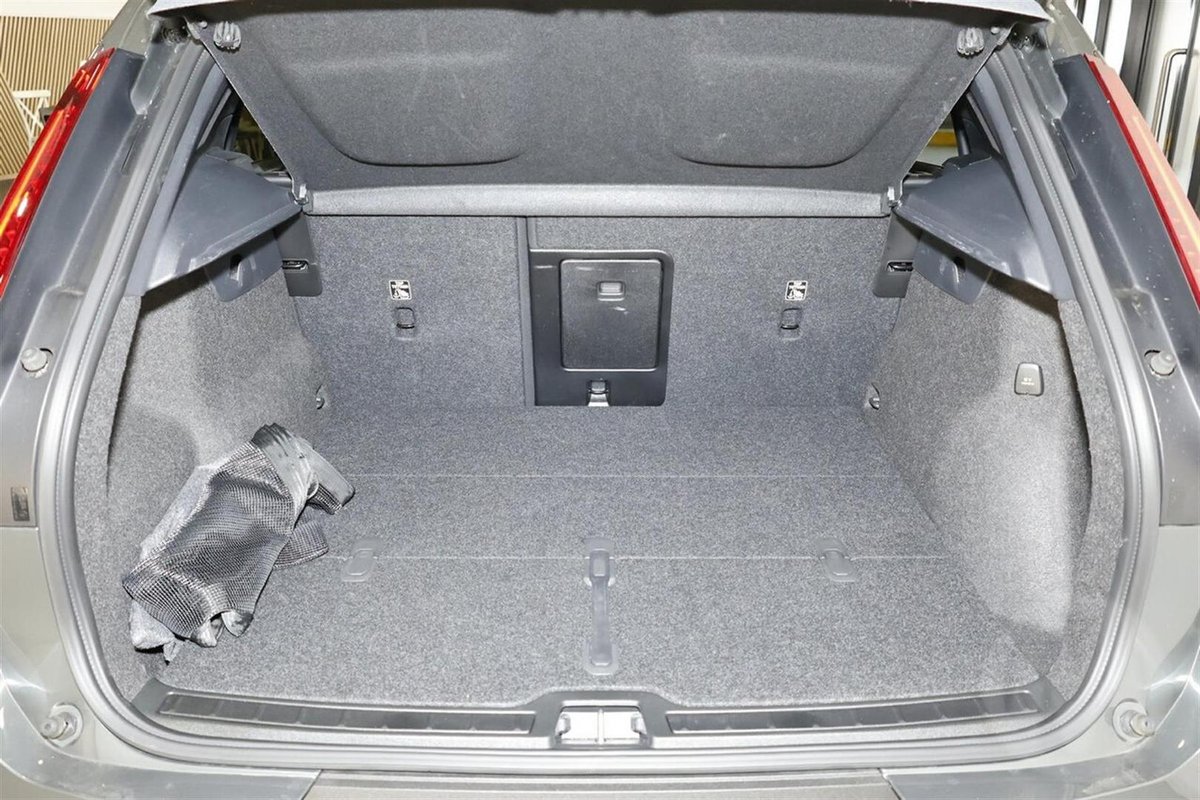 2025 Volvo XC40 Ultra B4 Dark MY26 AWD image 19