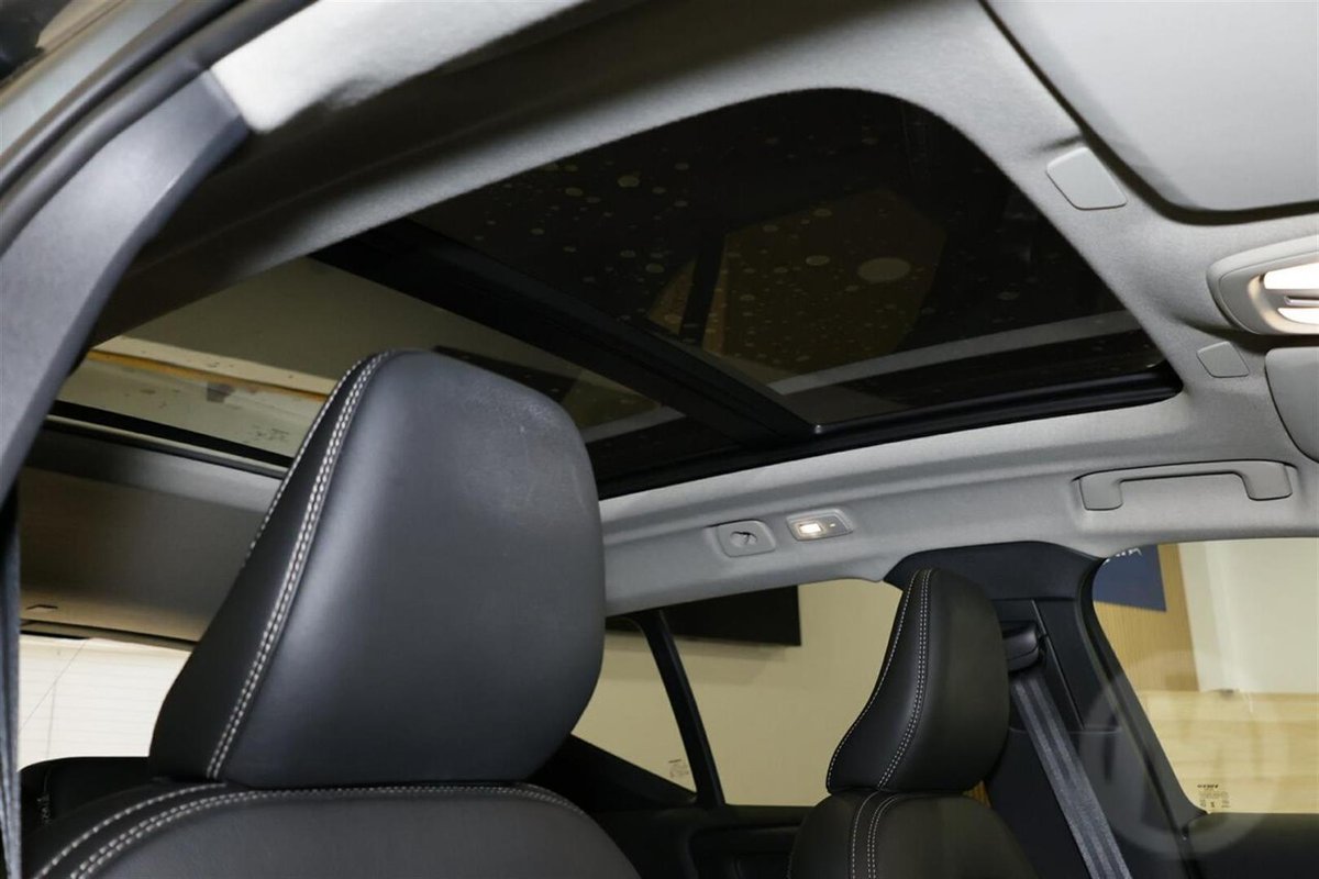 2025 Volvo XC40 Ultra B4 Dark MY26 AWD image 12