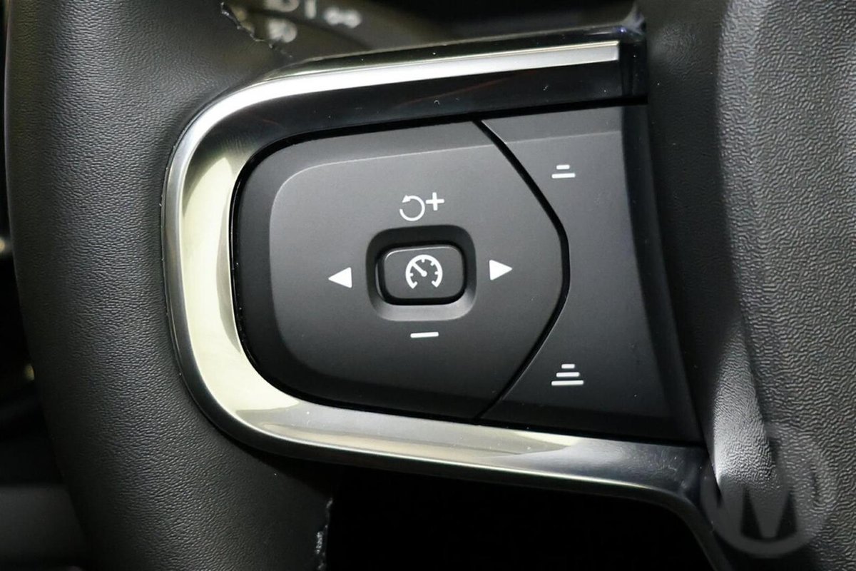 2025 Volvo XC40 Ultra B4 Dark MY26 AWD image 15