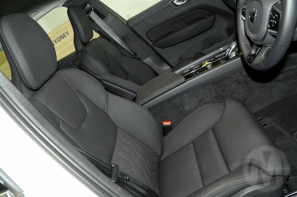 2025 Volvo XC60 Plus B5 Bright MY26 AWD image 11