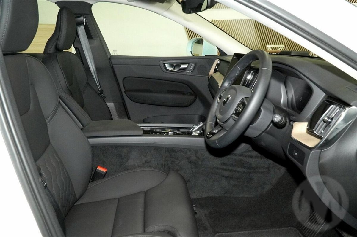 2025 Volvo XC60 Plus B5 Bright MY26 AWD image 9