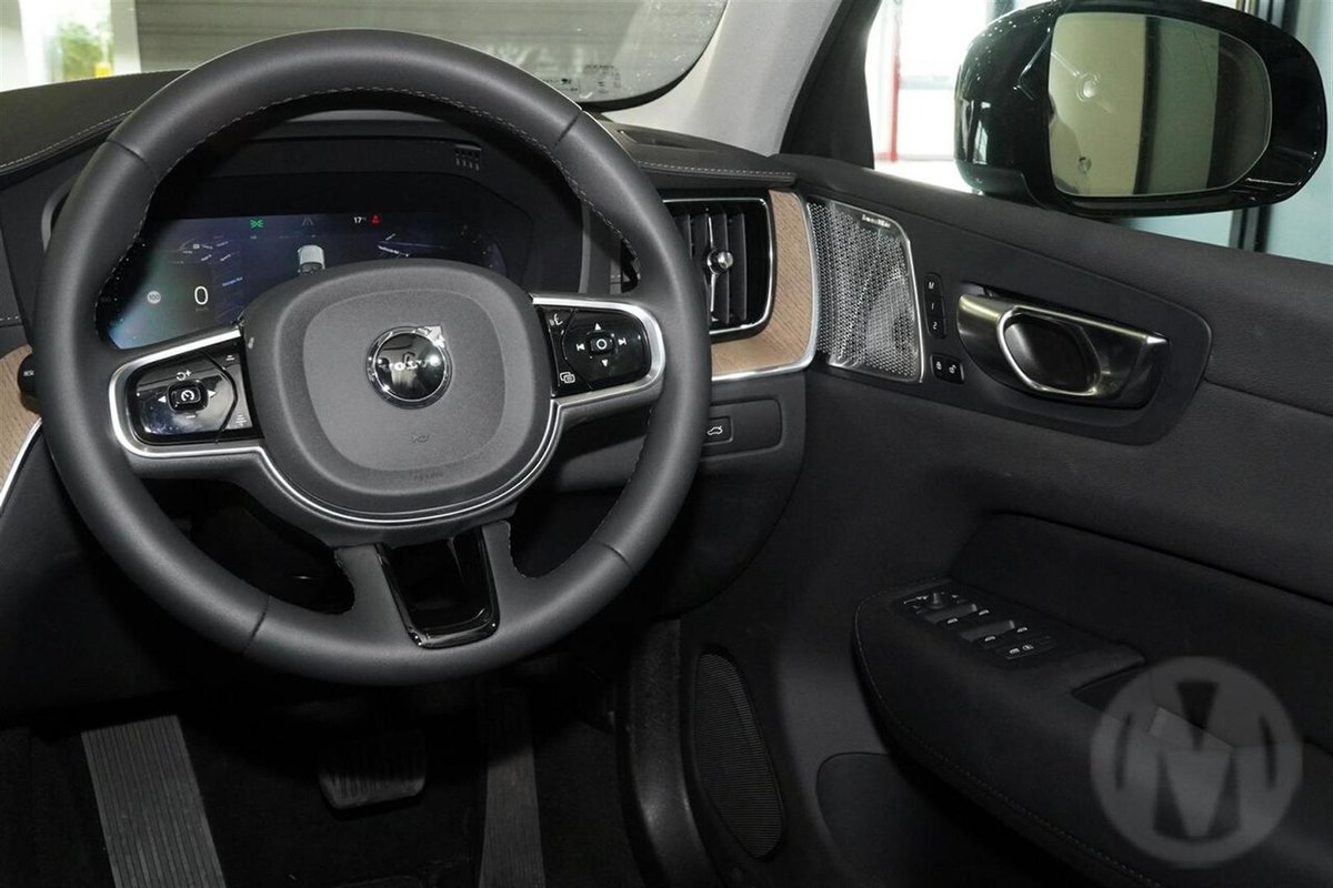 2026 Volvo XC60 Ultra B5 Dark MY26 AWD image 8