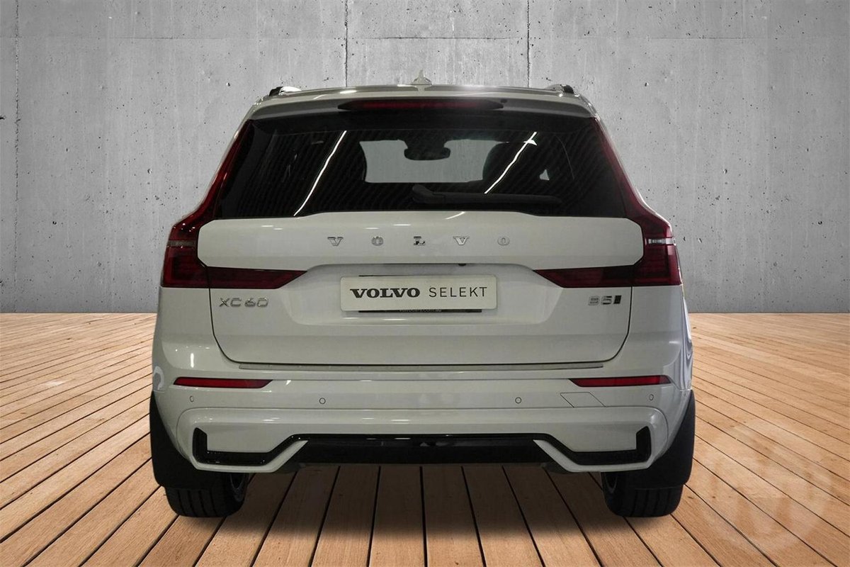 2026 Volvo XC60 Ultra B5 Dark MY26 AWD image 19