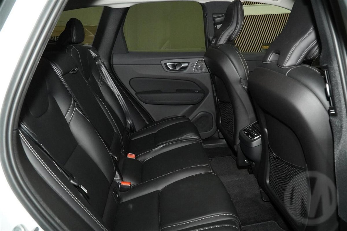 2026 Volvo XC60 Ultra B5 Dark MY26 AWD image 9