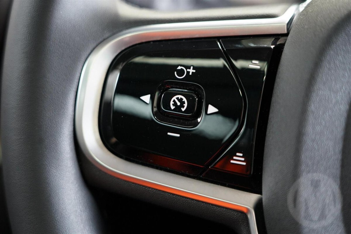 2025 Volvo XC60 Ultra B5 Dark MY26 AWD image 15