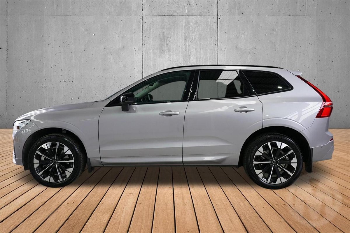2025 Volvo XC60 Ultra B5 Dark MY26 AWD image 17