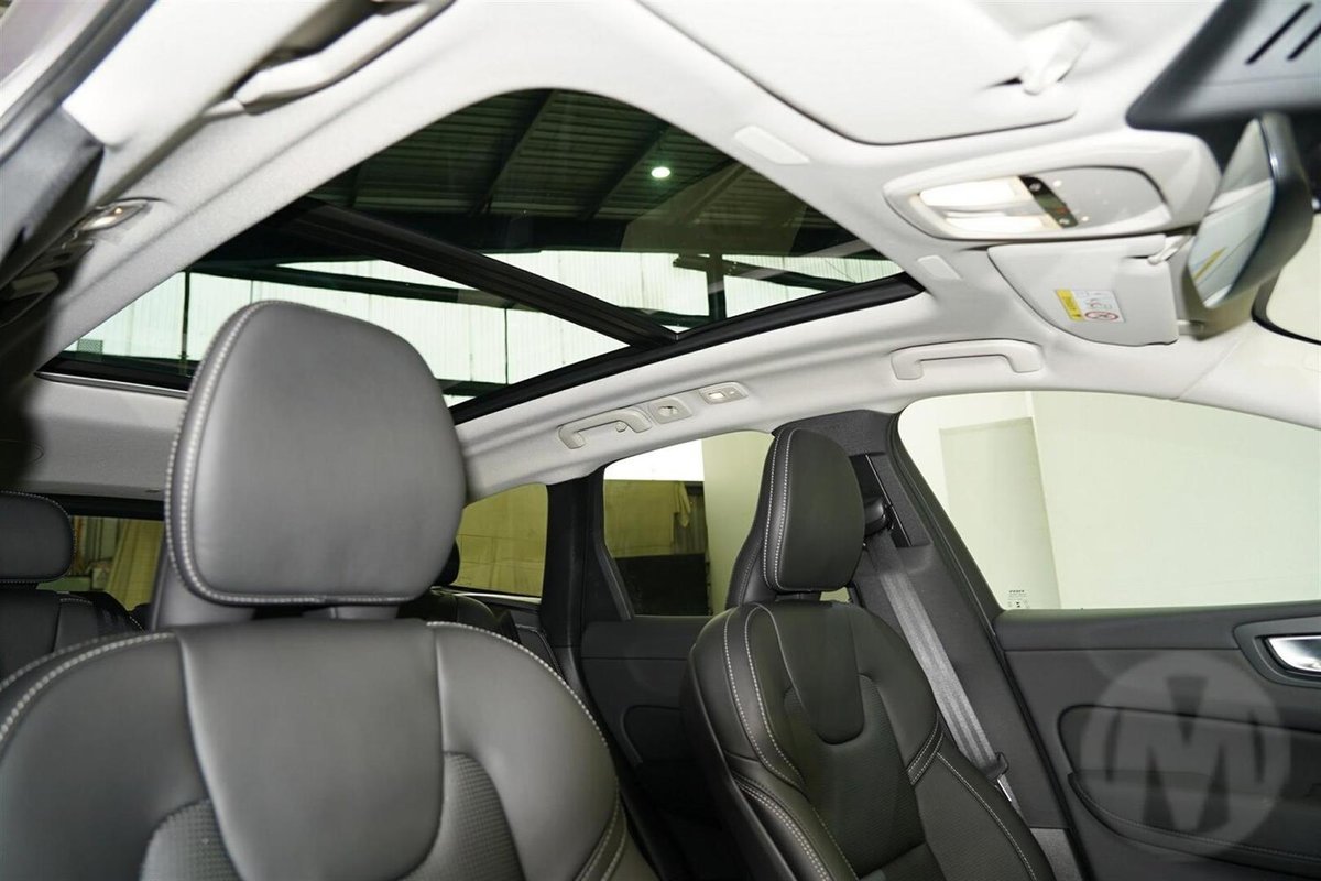 2025 Volvo XC60 Ultra B5 Dark MY26 AWD image 16