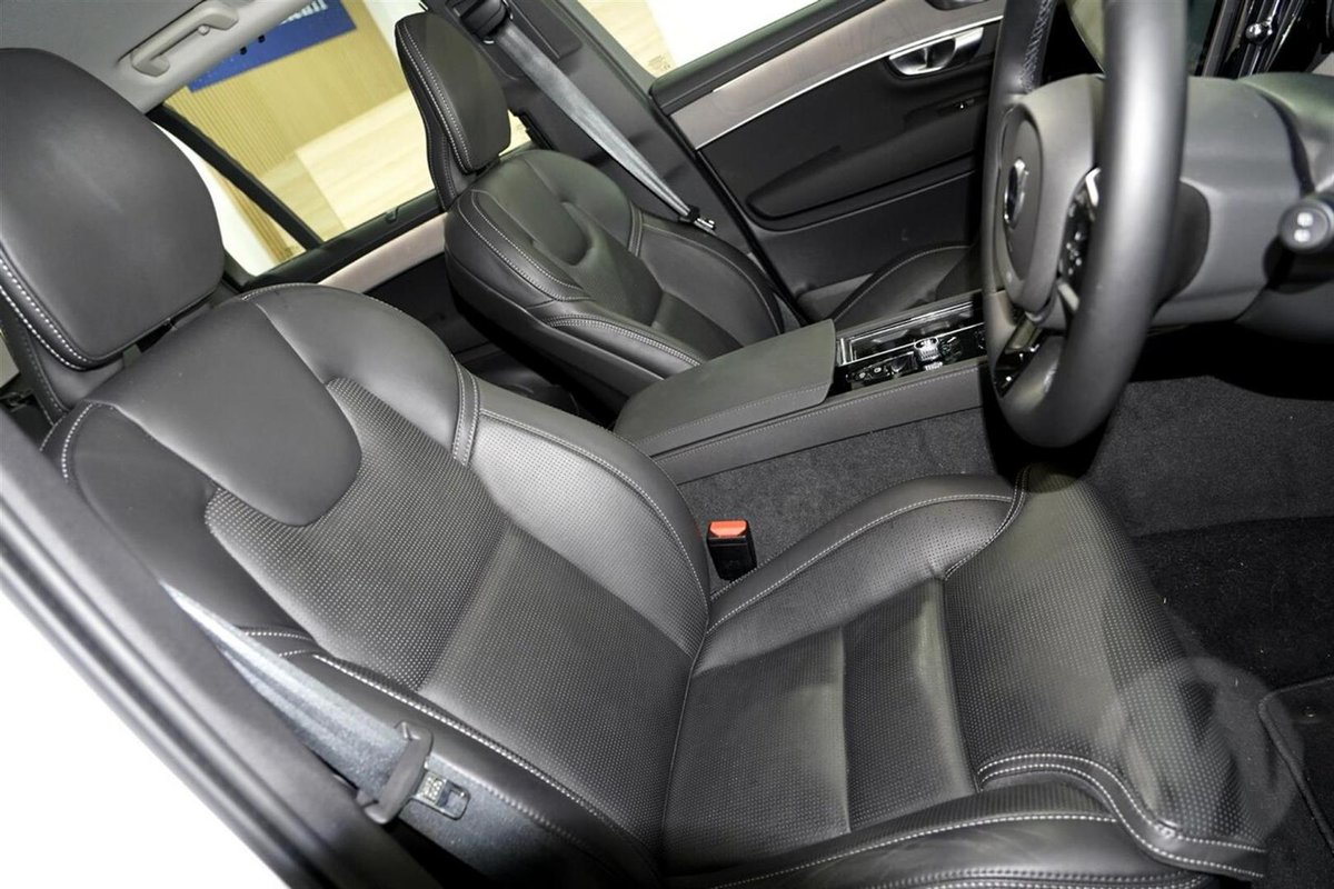 2026 Volvo XC90 Ultra B5 Dark MY26 AWD image 11