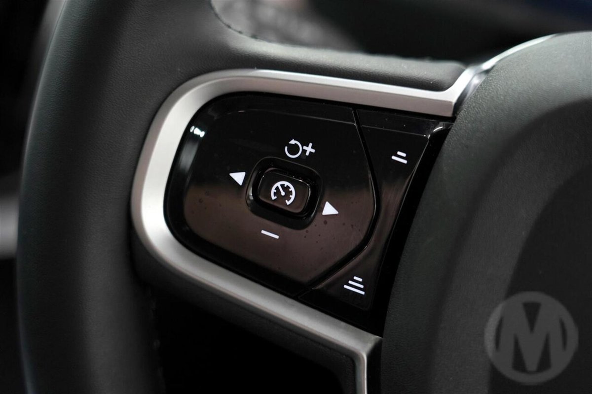 2026 Volvo XC90 Ultra B5 Dark MY26 AWD image 16