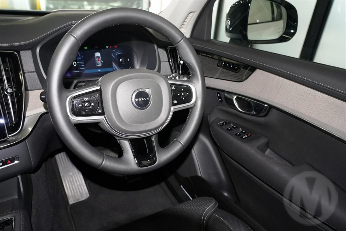 2026 Volvo XC90 Ultra B5 Dark MY26 AWD image 8