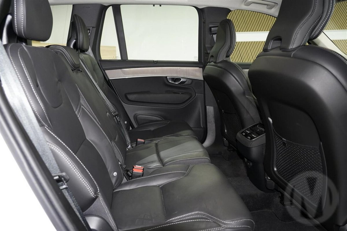 2026 Volvo XC90 Ultra B5 Dark MY26 AWD image 9
