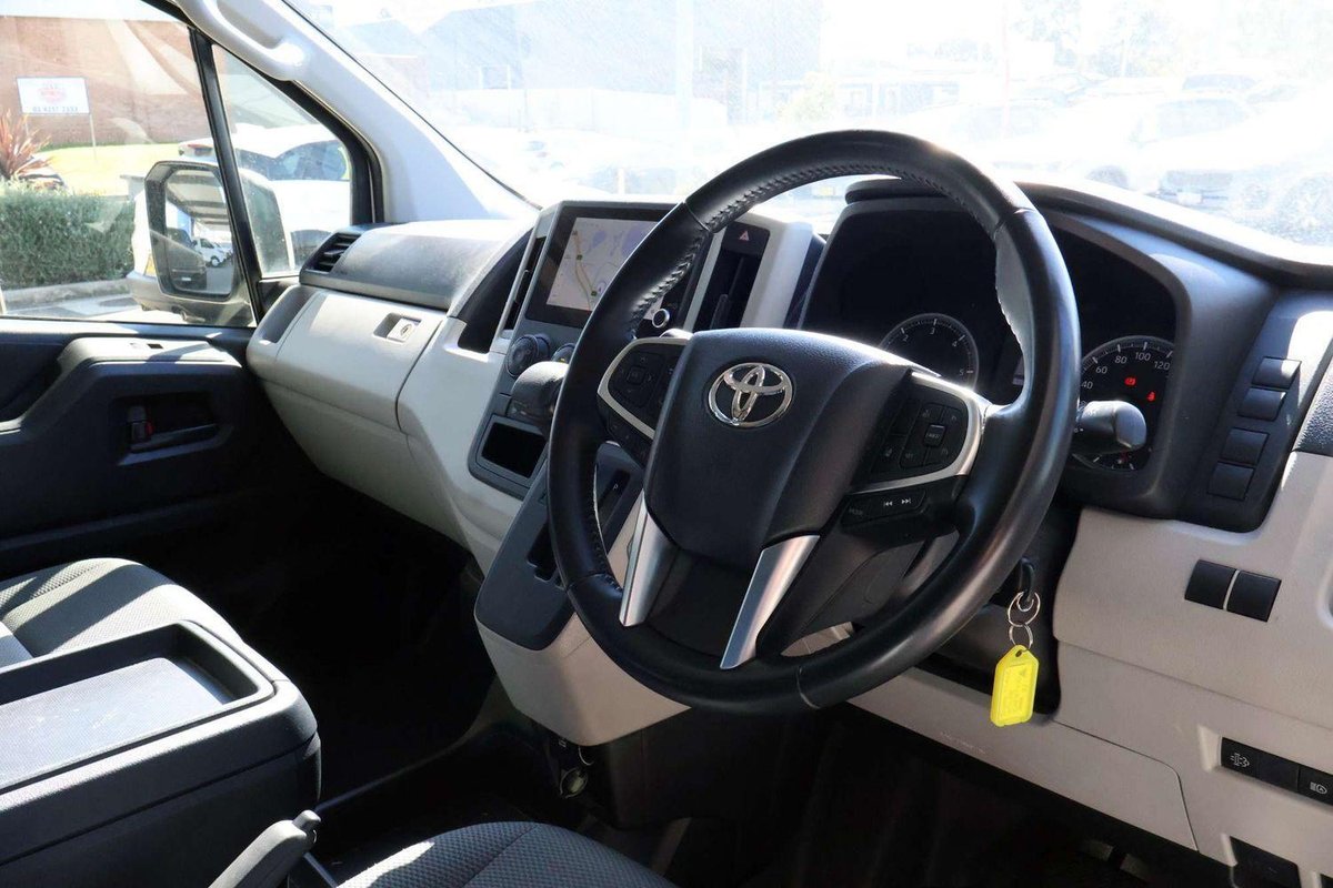 2024 Toyota Hiace GDH300R image 10