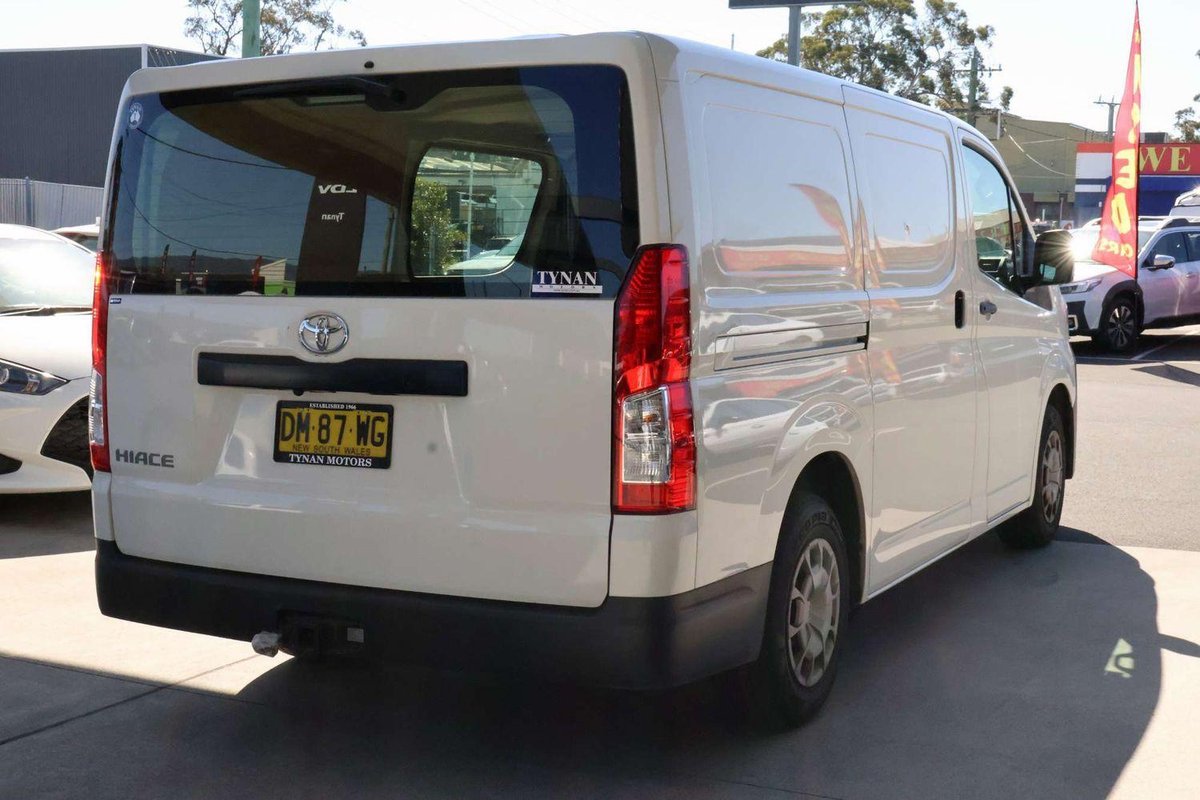 2024 Toyota Hiace GDH300R image 5