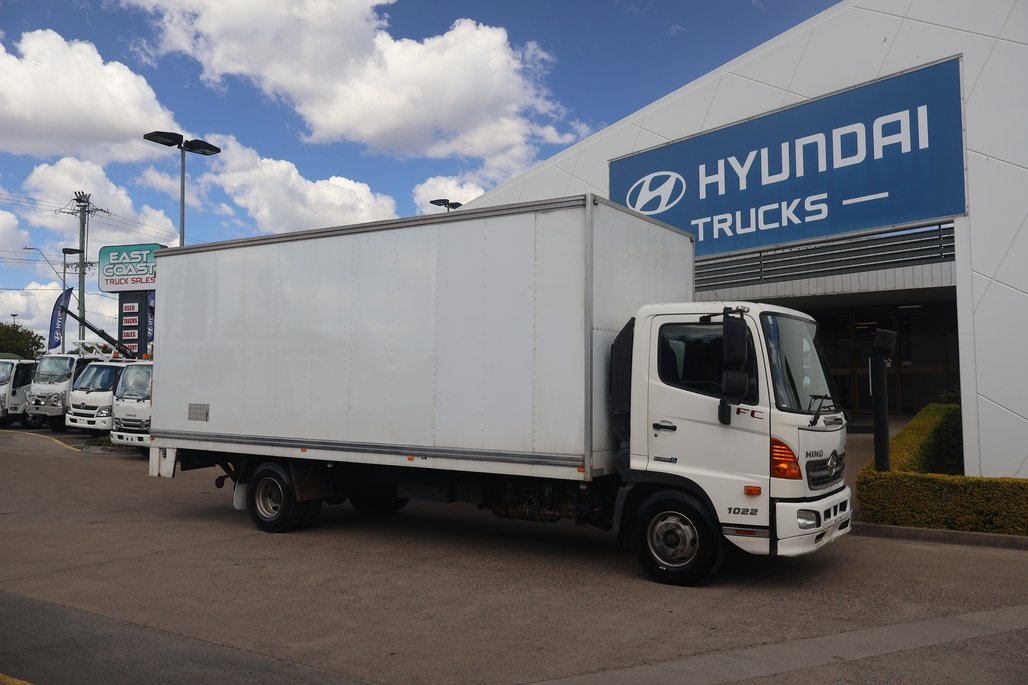 2017 HINO FC 1022 image 12