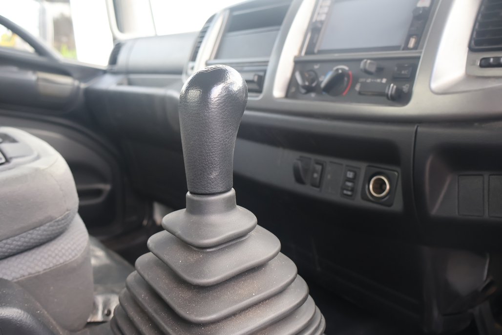 2017 HINO FC 1022 image 13