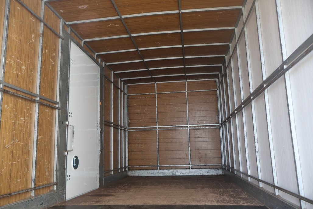2017 HINO FC 1022 image 19