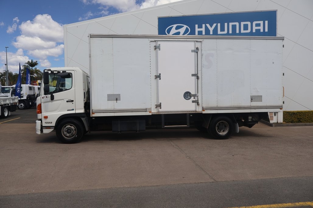2017 HINO FC 1022 image 20