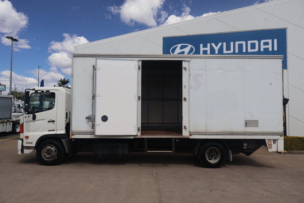 2017 HINO FC 1022 image 8
